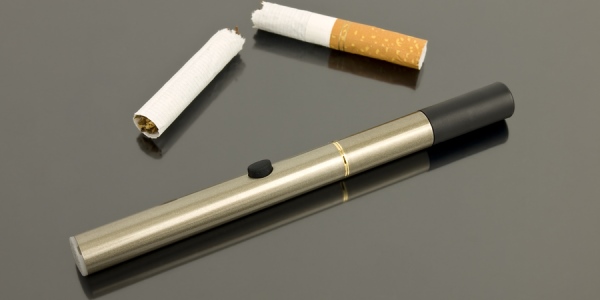 electronic-cigarette-and-real-cigarette