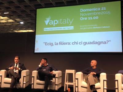 E-cig, il boom ritorna. In 5.000 a Vapitaly per la prima fiera del vaping