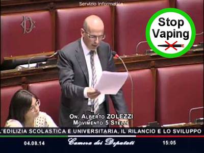 Il Giornale della Liguria | Il deputato grillino che spegne le sigarette elettroniche in aula