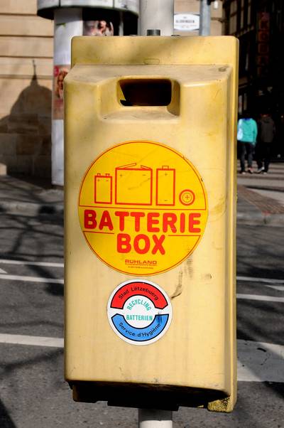 Come smaltire le batterie delle sigarette elettroniche monouso: la via sicura dal cestino al riciclo