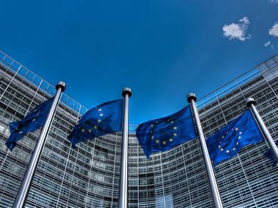 Cosa richiede veramente la direttiva UE sui prodotti del tabacco per le sigarette elettroniche — E cosa significa in Italia